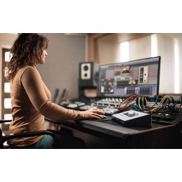 Interfaccia audio desktop Gen 2 12x18 Thunderbolt 3 Quadcore per Mac e Windows  con pacchetto Essential